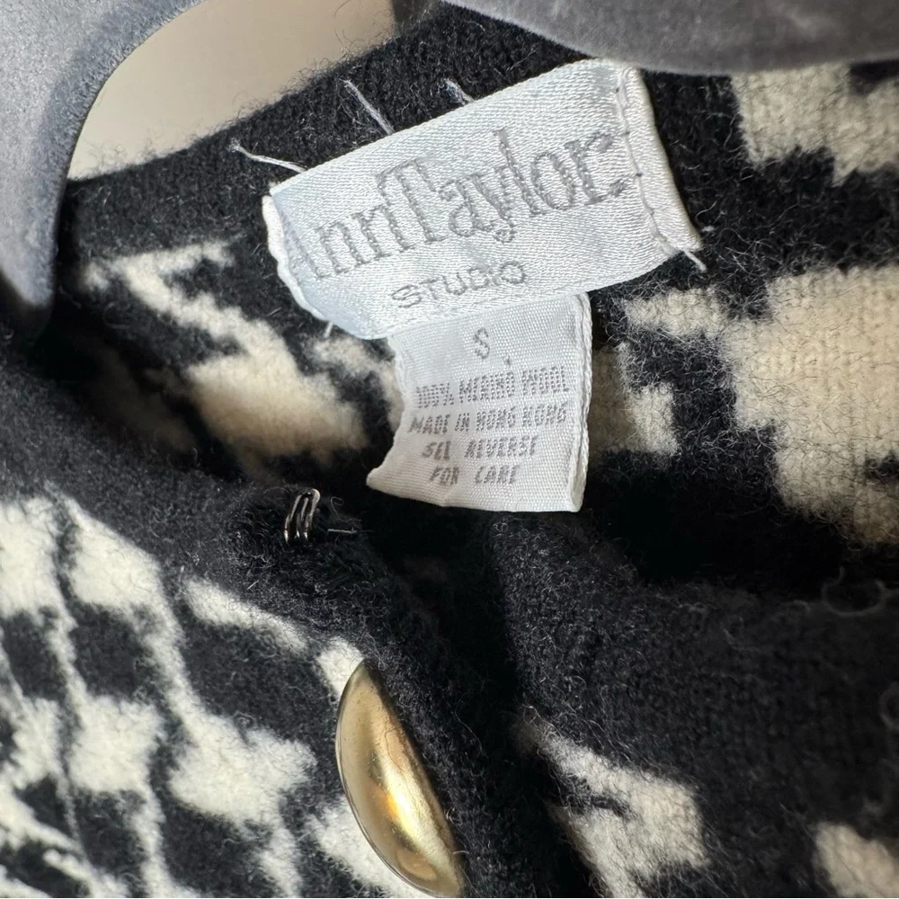 Vintage Ann Taylor Button Up - Picture 3 of 5